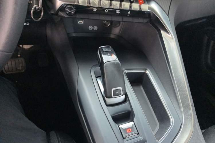 Used Peugeot 5008 2019 Revised 360THP 5-Seater Leading Edition Gear Lever