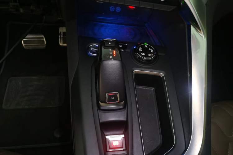 Used Peugeot 5008 2019 380THP 7-Seater Luxury GT Edition Gear Lever