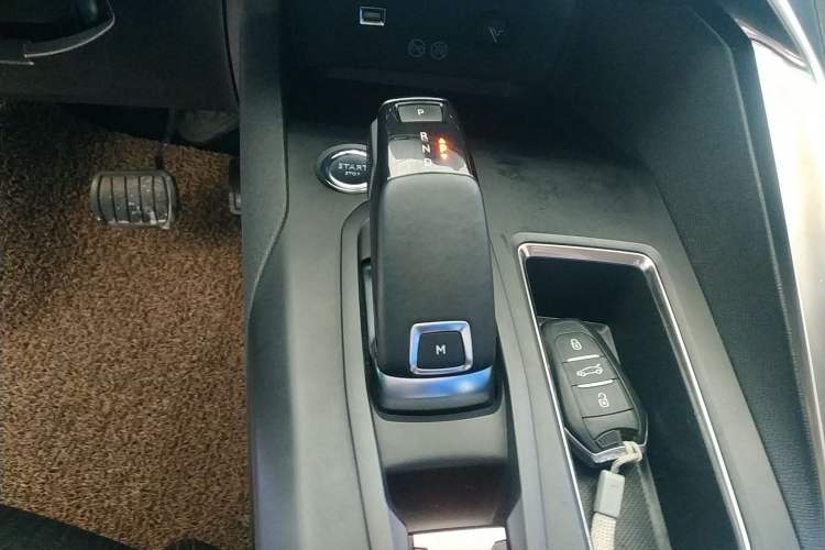 Used Peugeot 5008 2019 350THP 5-seat Elite Edition Gear Lever