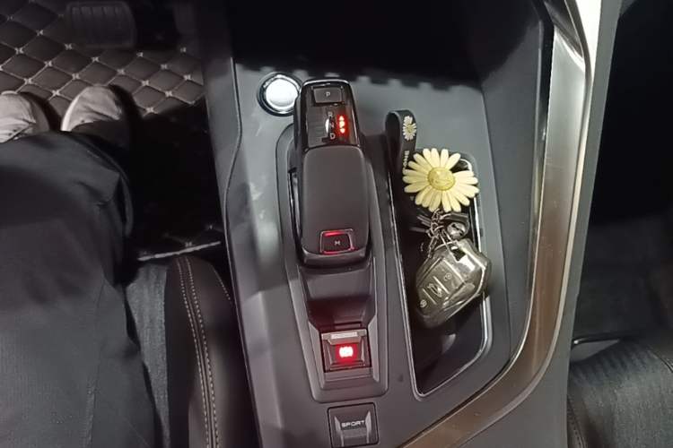 Used Peugeot 5008 2019 380THP 5-Seater Elite Edition Gear Lever