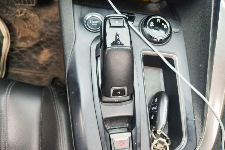 Used Peugeot 5008 2019 400THP 7-Seater Flagship Luxury Edition Gear Lever