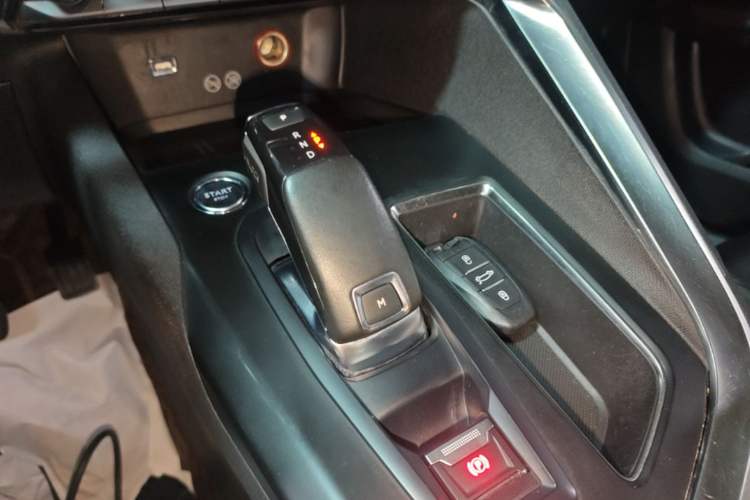 Used Peugeot 5008 2019 350THP 5-seat Elite Edition Gear Lever