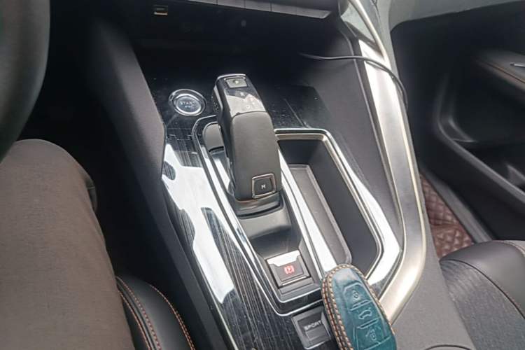 Used Peugeot 5008 2019 350THP 7-Seater Elite Edition Gear Lever