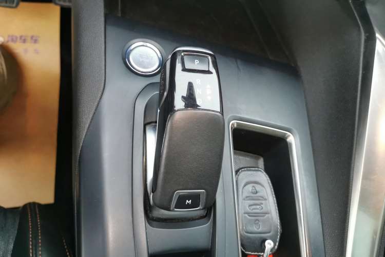Used Peugeot 5008 2019 350THP 5-seat Elite Edition Gear Lever