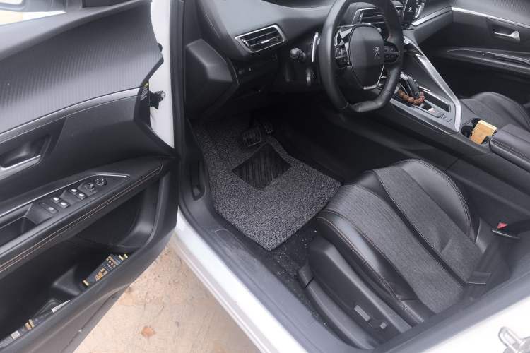 Used Peugeot 5008 2019 400THP 5-Seat Elite Edition Interior 3