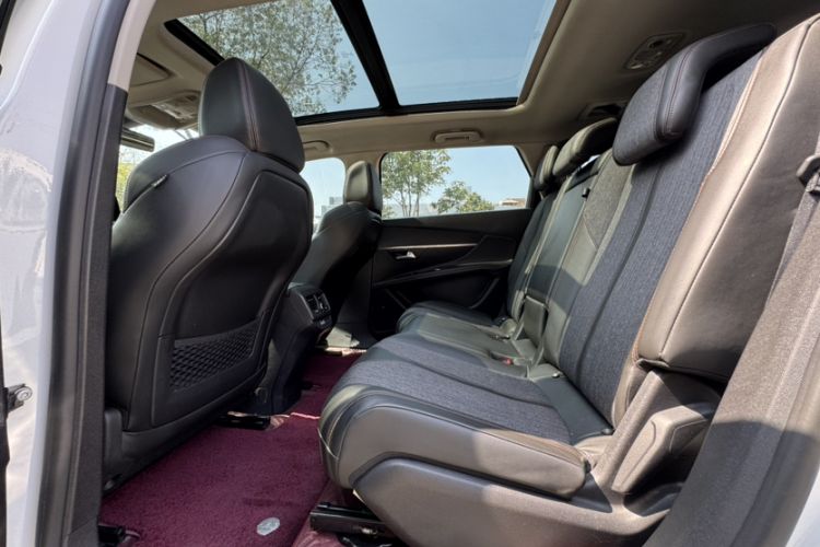 Used Peugeot 5008 2019 380THP 5-Seater Elite Edition Interior 8