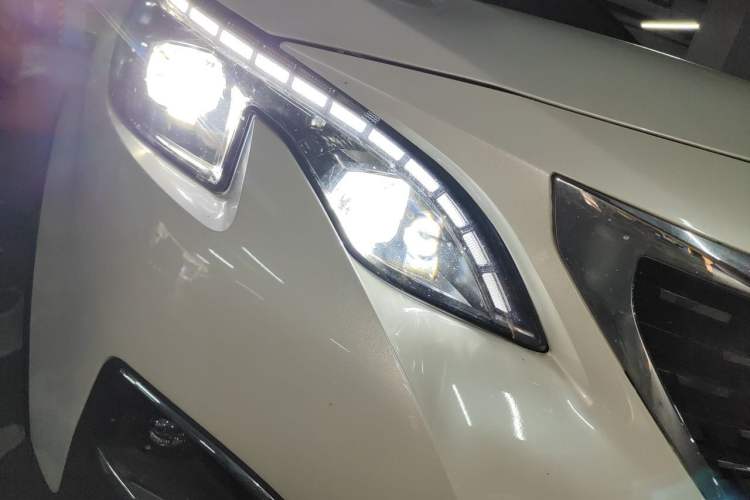 Used Peugeot 5008 2019 360THP 7-Seater Flagship Edition Right Front Headlight
