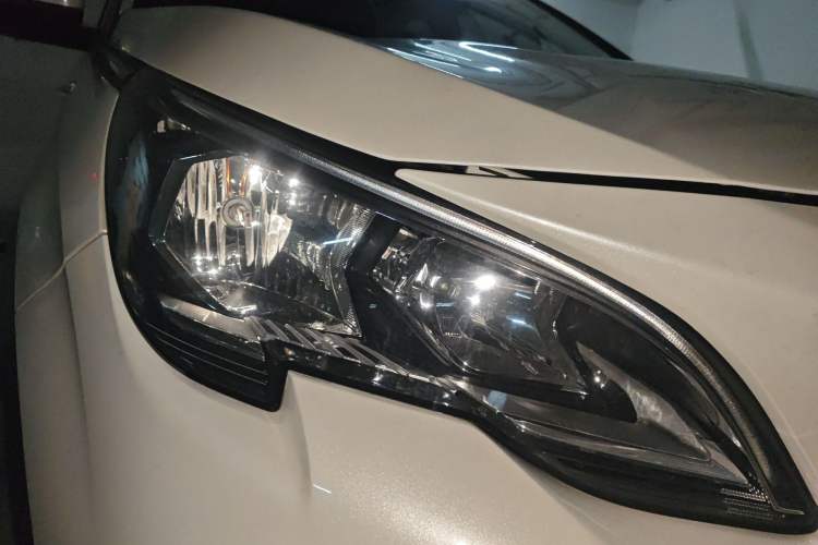 Used Peugeot 5008 2019 380THP 5-Seater Elite Edition Right Front Headlight