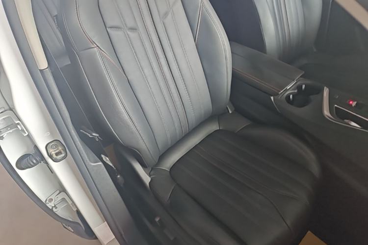 Used Peugeot 5008 2019 380THP 7-Seater Elite Edition Right Front Seat