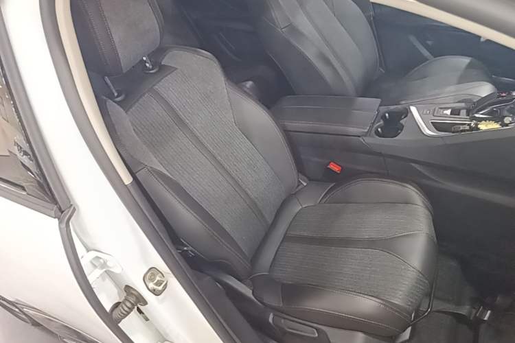 Used Peugeot 5008 2019 380THP 5-Seater Elite Edition Right Front Seat