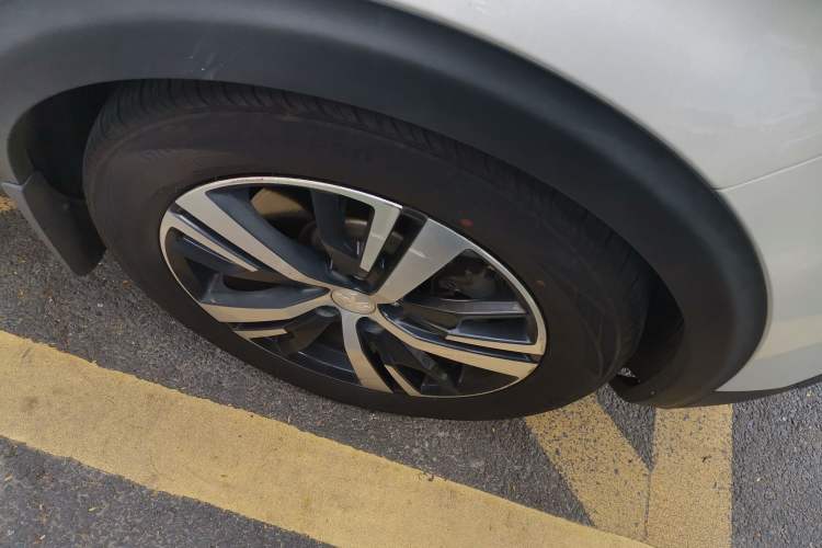 Used Peugeot 5008 2019 380THP 7-Seater Elite Edition Right Front Wheel Hub