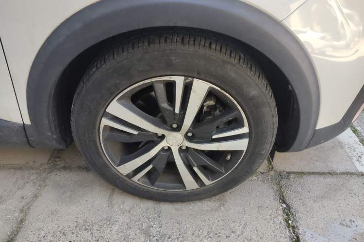 Used Peugeot 5008 2019 380THP 7-Seater Elite Edition Right Front Wheel Hub