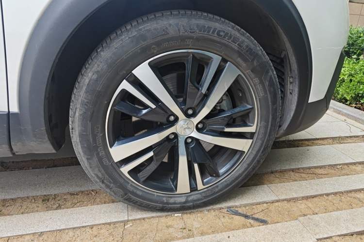 Used Peugeot 5008 2019 350THP 7-Seater Elite Edition Right Front Wheel Hub