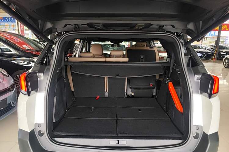 Used Peugeot 5008 2019 380THP 7-Seater Luxury GT Edition Trunk