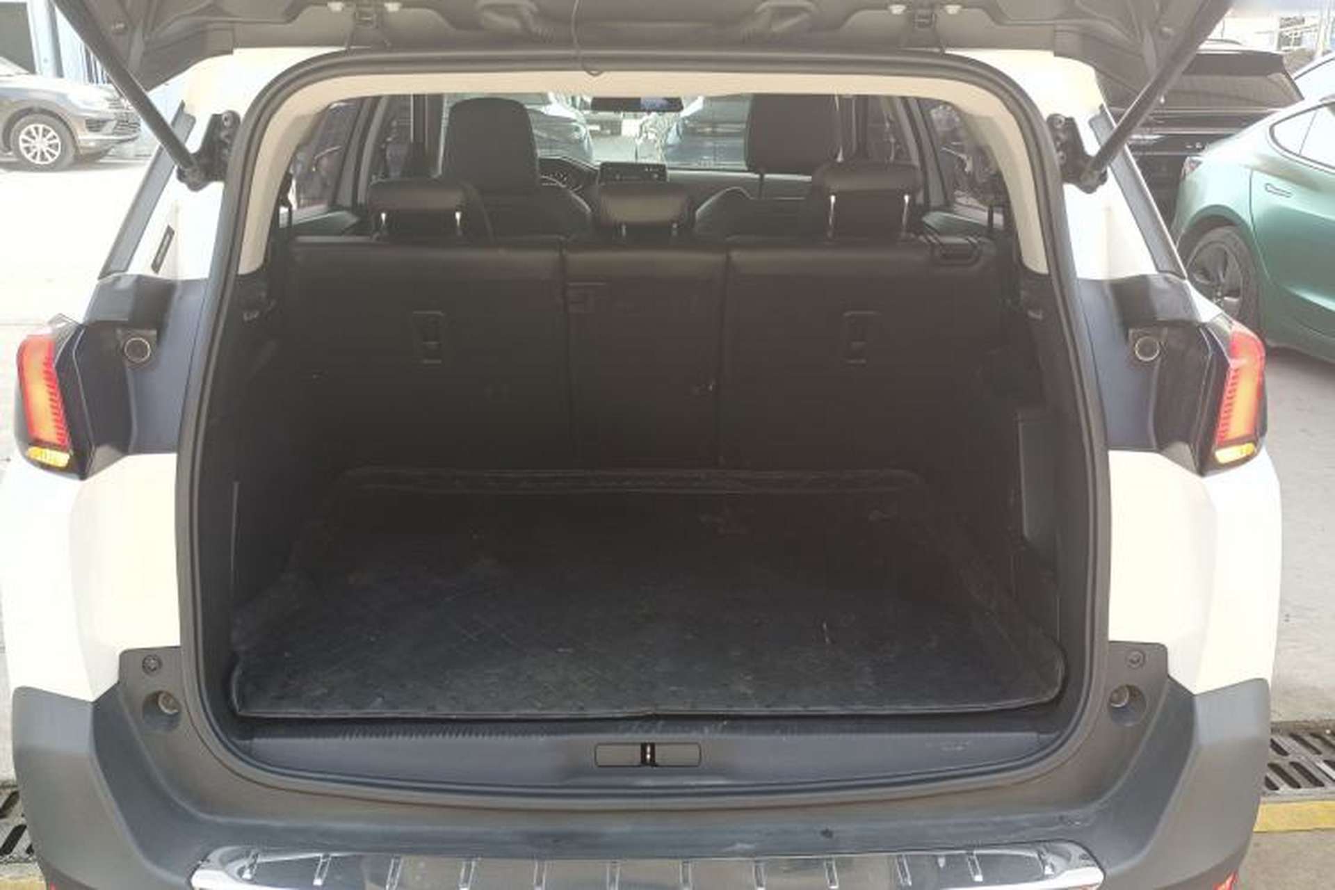 Used Peugeot 5008 2019 Revised Version 360THP 5-Seater Elite Edition Trunk