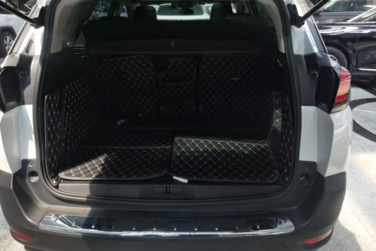 Used Peugeot 5008 2019 350THP 5-seat Elite Edition Trunk