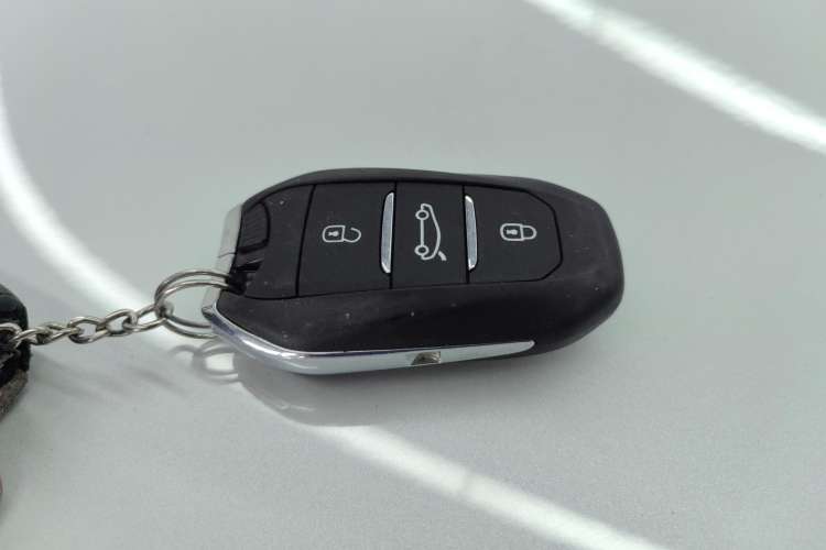 Used Peugeot 5008 2019 360THP 7-Seater Flagship Edition Vehicle Key