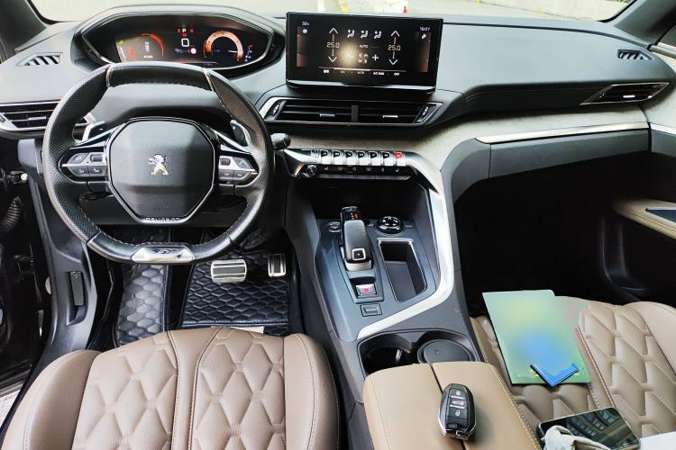 Used Peugeot 5008 2021 400THP 7-Seater Flagship GT Edition Center Console