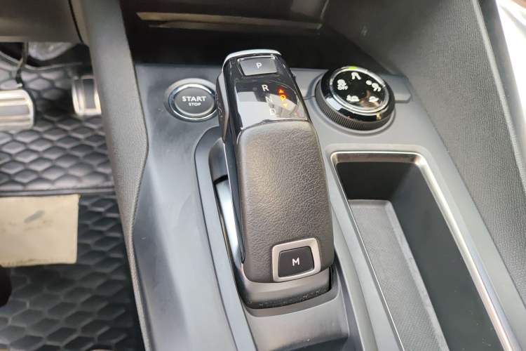 Used Peugeot 5008 2021 400THP 7-Seater Flagship GT Edition Gear Lever