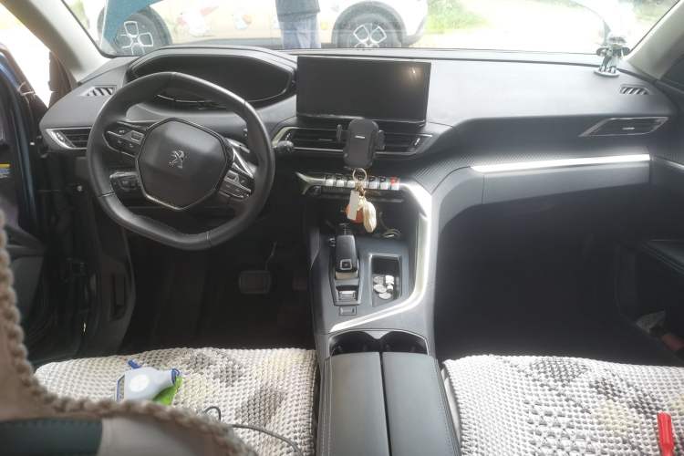 Used Peugeot 5008 2021 400THP 7-Seater Powerful Edition Center Console