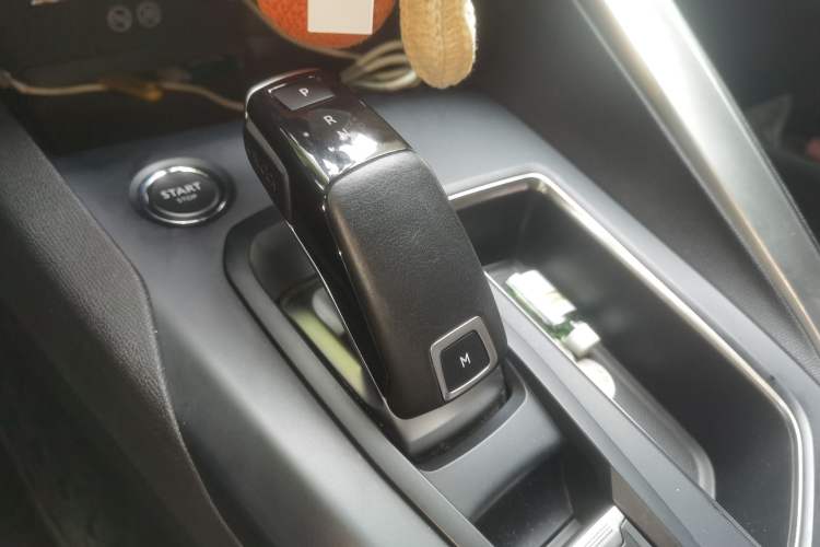 Used Peugeot 5008 2021 400THP 7-Seater Powerful Edition Gear Lever