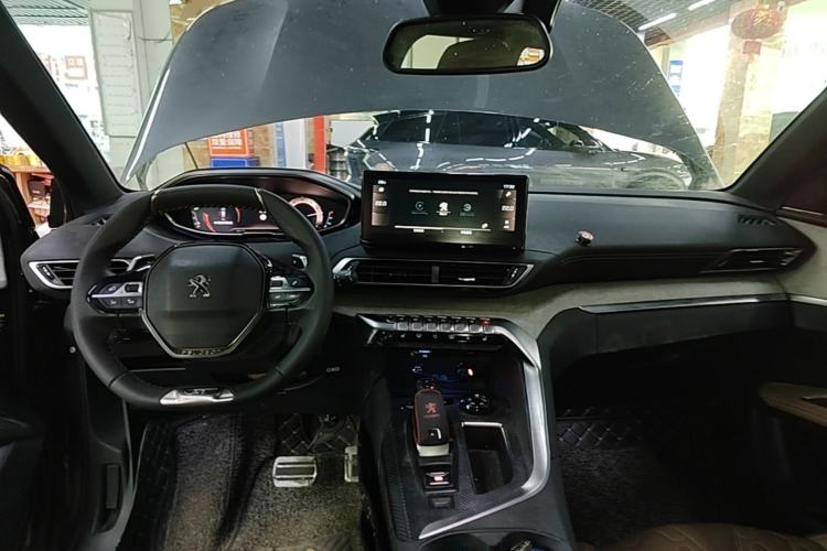 Used Peugeot 5008 2021 400THP 7-Seater Flagship GT Edition Center Console