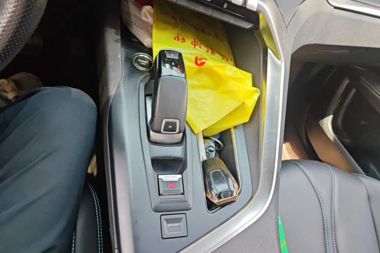 Used Peugeot 5008 2021 400THP 7-Seater Powerful Edition Gear Lever