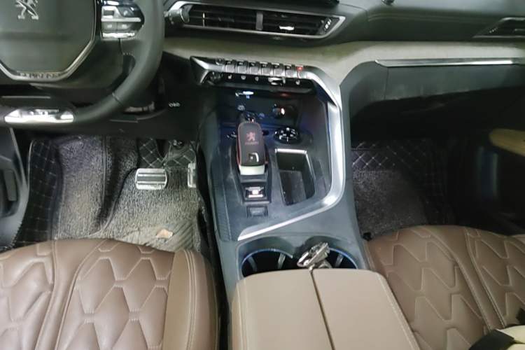 Used Peugeot 5008 2021 400THP 7-Seater Flagship GT Edition Gear Lever