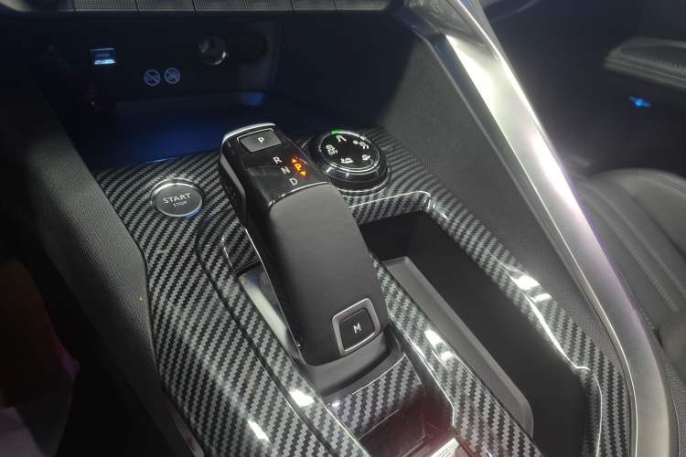 Used Peugeot 5008 2021 400THP 7-Seater Luxury Edition Gear Lever