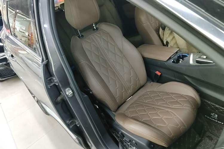 Used Peugeot 5008 2021 400THP 7-Seater Flagship GT Edition Right Front Seat