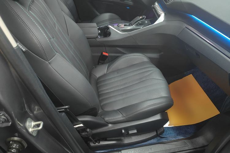 Used Peugeot 5008 2021 400THP 7-Seater Luxury Edition Right Front Seat