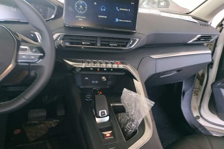 Used Peugeot 5008 2021 360THP 5-Seater Strength Edition Audio And AC Panel