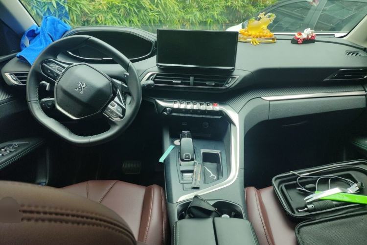 Used Peugeot 5008 2021 360THP 5-Seater Strength Edition Center Console