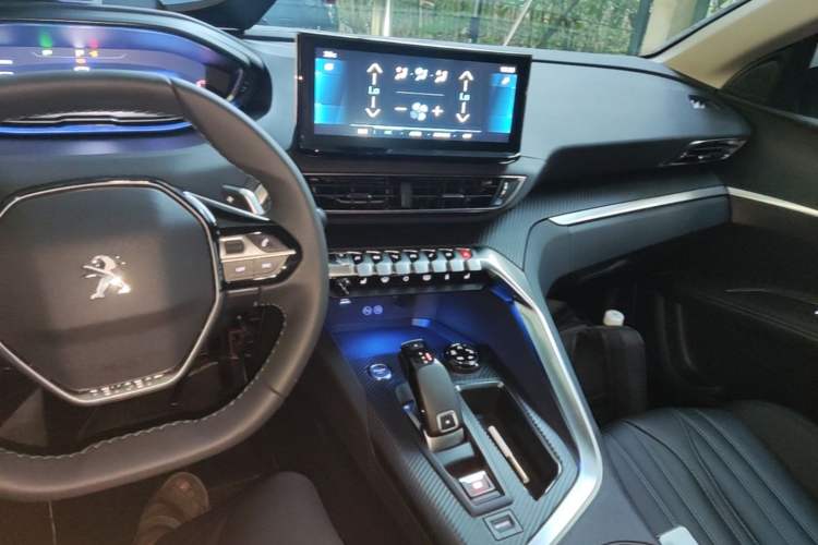 Used Peugeot 5008 2021 400THP 7-Seater Luxury Edition Center Console
