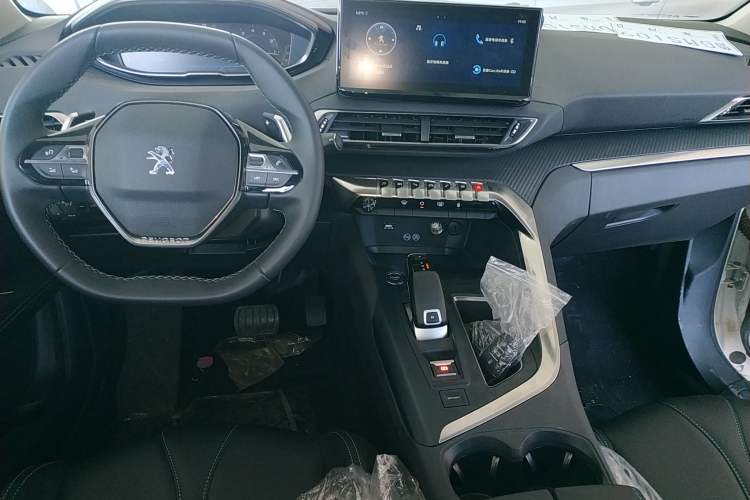 Used Peugeot 5008 2021 360THP 5-Seater Strength Edition Center Console