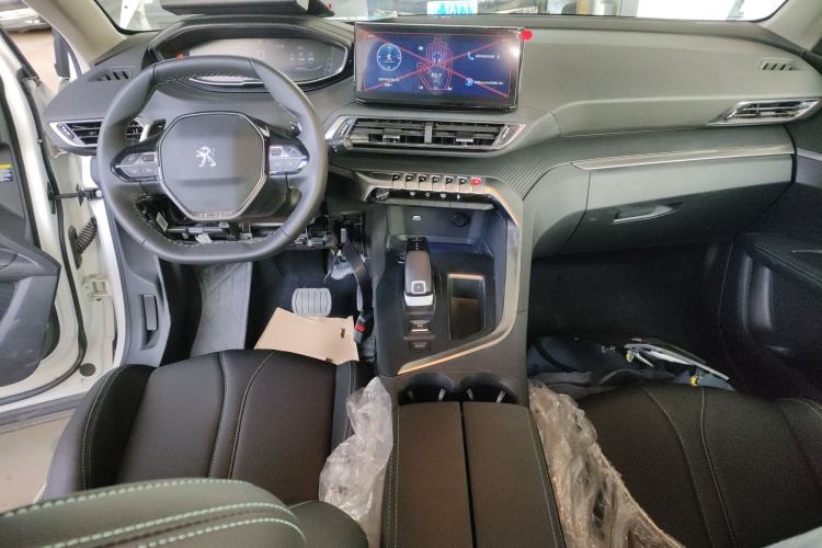 Used Peugeot 5008 2021 360THP 5-Seater Strength Edition Center Console
