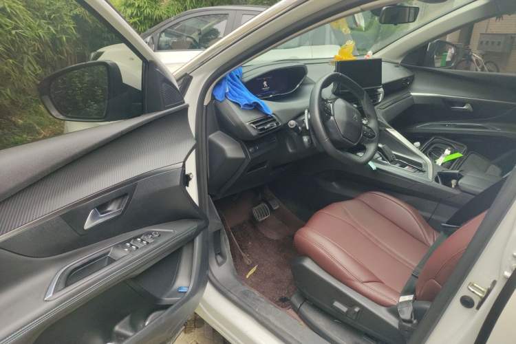 Used Peugeot 5008 2021 360THP 5-Seater Strength Edition Driver Seat
