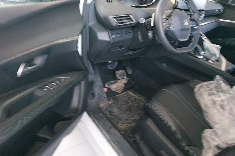 Used Peugeot 5008 2021 360THP 5-Seater Strength Edition Driver Seat