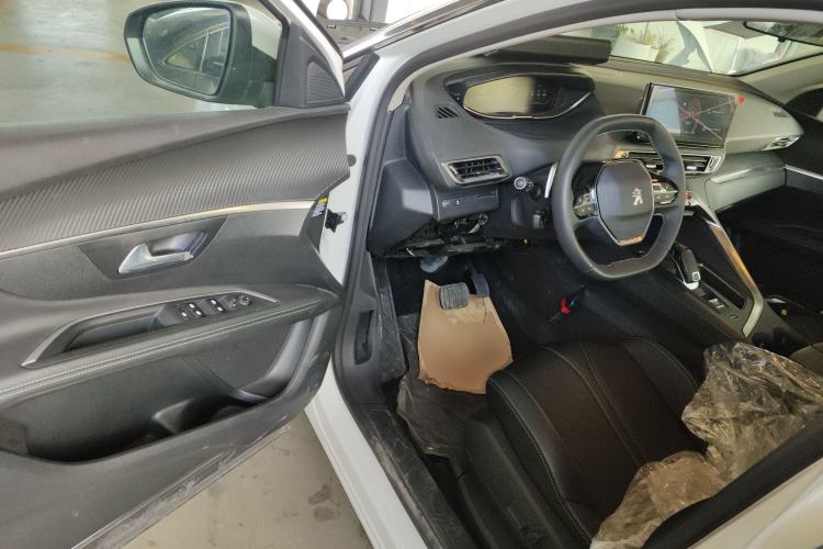 Used Peugeot 5008 2021 360THP 5-Seater Strength Edition Driver Seat