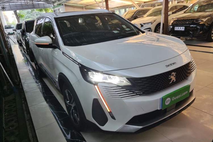 Used Peugeot 5008 2021 400THP 7-Seater Luxury Edition Front Right 45 Deg