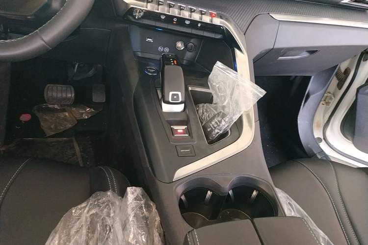 Used Peugeot 5008 2021 360THP 5-Seater Strength Edition Gear Lever