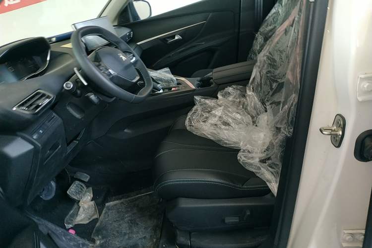 Used Peugeot 5008 2021 360THP 5-Seater Strength Edition Left Front Seat