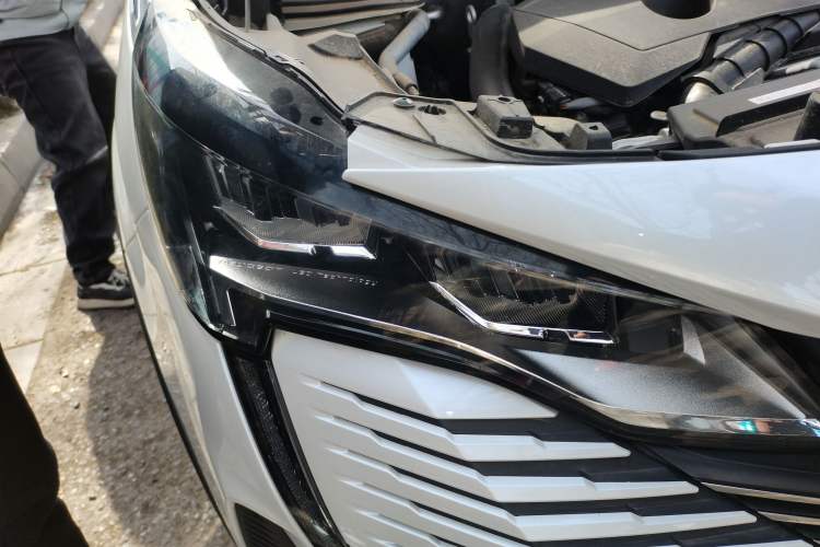 Used Peugeot 5008 2021 360THP 5-Seater Strength Edition Right Front Headlight