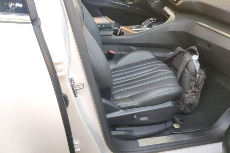 Used Peugeot 5008 2021 400THP 7-Seater Luxury Edition Right Front Seat