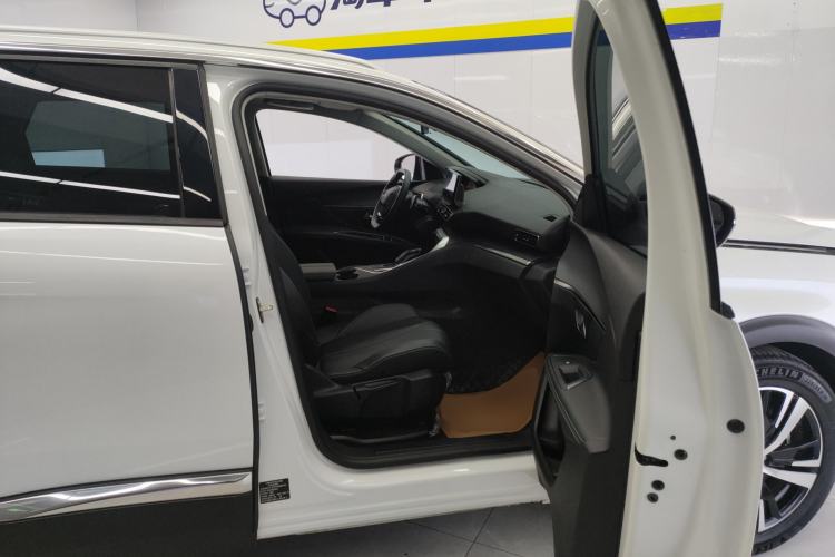 Used Peugeot 5008 2021 360THP 5-Seater Strength Edition Right Front Seat