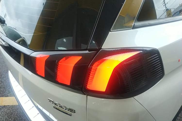 Used Peugeot 5008 2021 360THP 5-Seater Strength Edition Right Rear Taillight