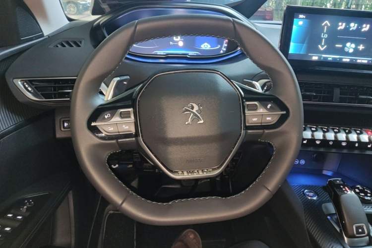 Used Peugeot 5008 2021 400THP 7-Seater Luxury Edition Steering Wheel