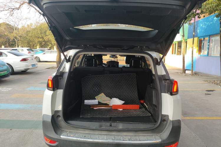 Used Peugeot 5008 2021 400THP 5-Seater Power Edition Trunk