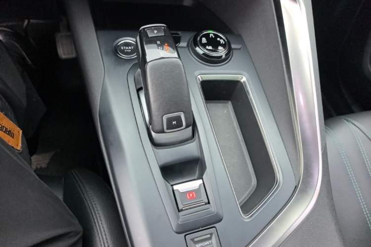 Used Peugeot 5008 2023 400THP Passionate Full-Seat Edition 7 Seats Gear Lever