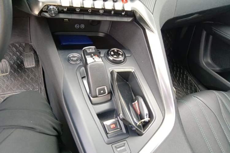 Used Peugeot 5008 2023 400THP Passionate Full-Seat Edition 7 Seats Gear Lever